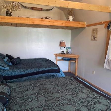 Montana Old West Cabins Konuk evi Babb Dış mekan fotoğraf
